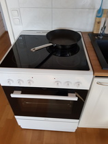 keittiöstä löytyy keraaminen liesi