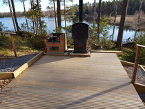 rinteestä portaiden varrella on savustus- ja grillaus mahdollisuus