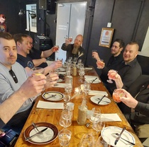 Tarjoilut oli täysi 10. Ruokailu oli myös oma elämyksensä, miten se oli suunniteltu alusta loppuun.