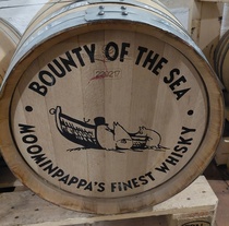 Myös muumipappa on tilannut omaa juomaa...