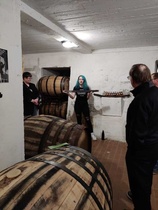 Tynnyrihuoneessa oli melkoiset tuoksut, näitä kutsutaan enkeleiden osuudeksi, puutynnyreistä haihtuva osa